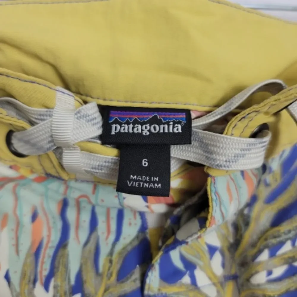 Patagonia Swim board Shorts Tropical print multi-colored Size 6 draw string tie